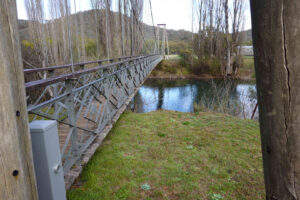 A walker's bridge across the Tumut River.